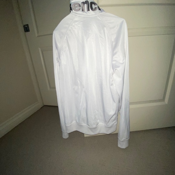 White bench shirt - Picture 2 of 2